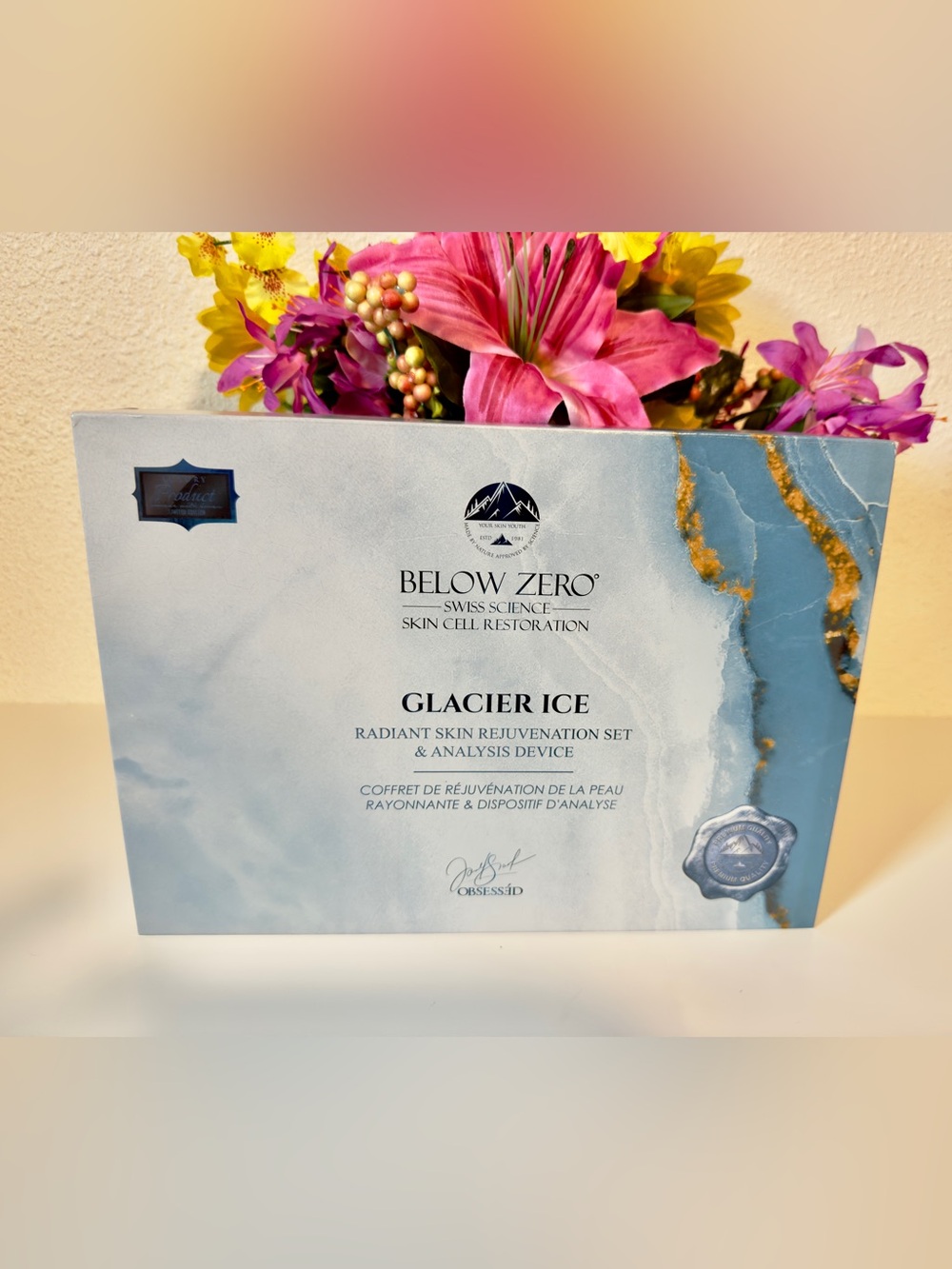 Below Zero Glacier Radiant Skin Rejuvenation Set & Skin Analysis Device - Picture 2 of 9